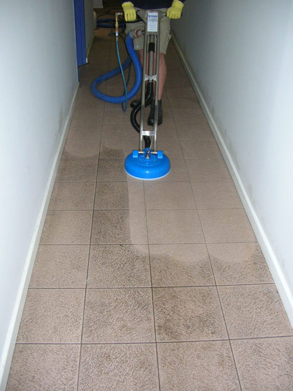Cleaning-Tile-Floors-Porcelain-Tile-Cleaning-Luton